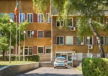 Мъж нападнал и ранил жена си с нож по време