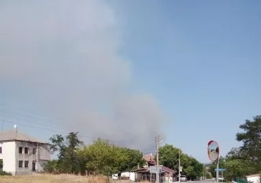Евакуираха и село Лесово заради големия пожар