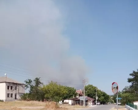 Евакуираха и село Лесово заради големия пожар