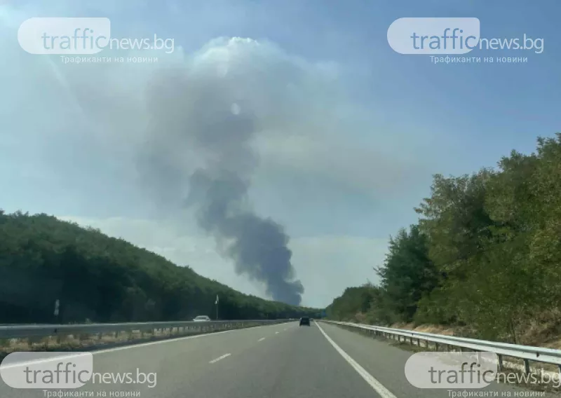 Горят вагони със слама в близост до ТЕЦ