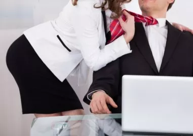 Интимни отношения на работното място: Добра идея или рецепта за проблеми?