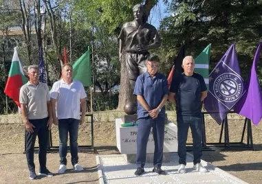Откриха паметник на големия Трифон Иванов в Търново