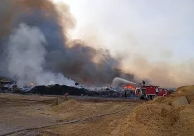 В складова база на „ТЕЦ Бобов дол са горели въглища и слама