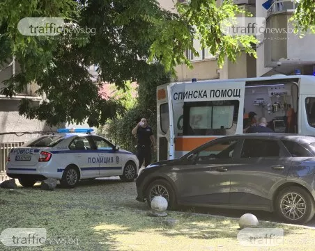 Акция в центъра на Пловдив – пожарникари и медици спасяват мъж, прилошало му в жегата