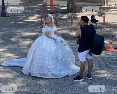 Шармантна булка привлече погледите в Пловдив