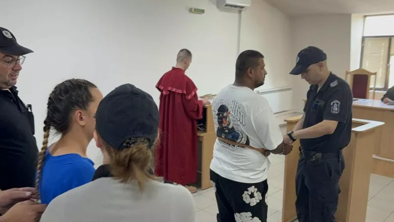 Искат арест за двамата, хванати след зрелищна гонка със стрелба в Пловдив