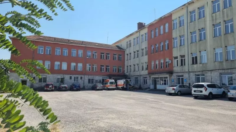 В стабилно състояние са евакуираните от Дома за хора с психични разстройства в село Радовец