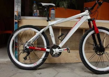 Двама мъже попаднаха в ареста на Трето РУ вчера заради