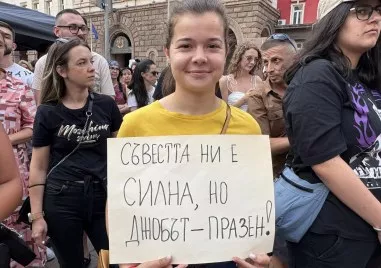 Отново на протест: Млади лекари настояват за достойни възнаграждения