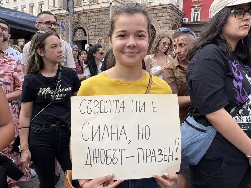Отново на протест: Млади лекари настояват за достойни възнаграждения