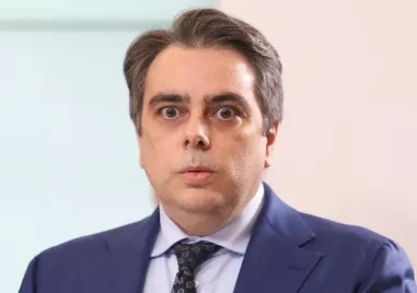 Бившият министър на финансите Асен Василев обяви чрез публикация във