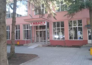 Дете падна от втория етаж на болницата в Карнобат