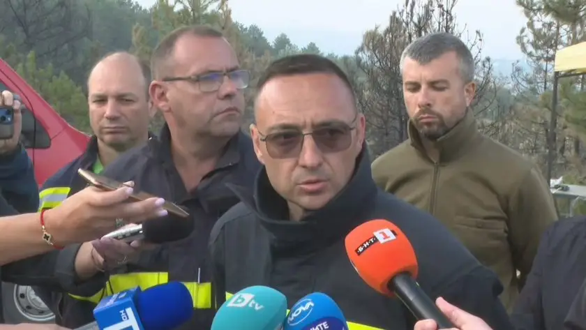 Джартов: Теренът около пожара край Плоски е труден