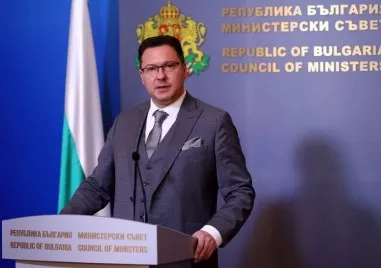 Има и противопожарна техника има и хора заяви министърът на