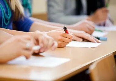 Министерството на образованието и науката публикува третото класиране за прием