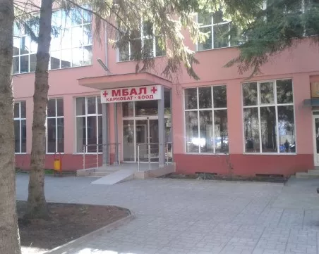 Дете падна от втория етаж на болницата в Карнобат