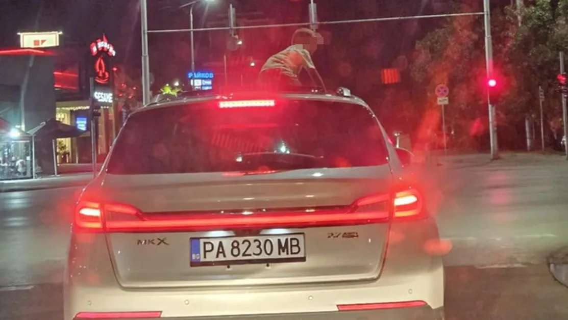 Скандално: Автомобил потегли с дете върху тавана в Пловдив, полицията установява нарушителя