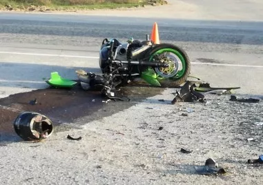 Тежка катастрофа между мотоциклет и товарен автомобил на магистрала Тракия Инцидентът е