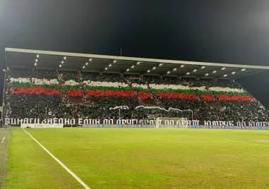 Феновете на Локомотив Пловдив от фракцията Трибуна Бесика пуснаха надъхващ