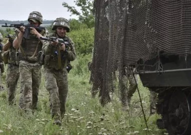 Украинските власти контролират към настоящия момент 32 8 от Донецка област