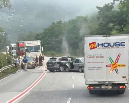 9 души, сред които и деца, са пострадали при катастрофа край Велико Търново