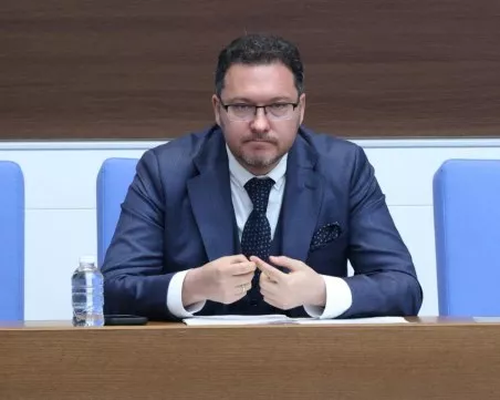 Митов: Остарял закон 