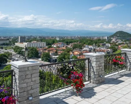 Слънчева и топла събота в Пловдив, температурите достигат 31 градуса