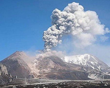 Вулкан в Индонезия изригна и изхвърли пепел на над 10 км