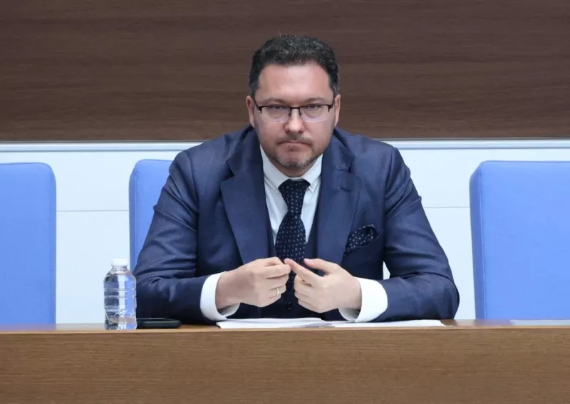 Митов: Остарял закон