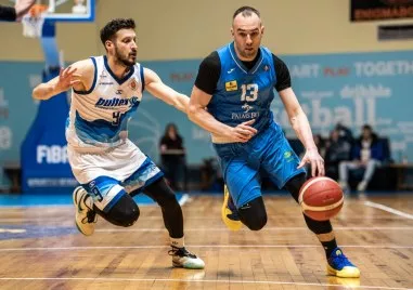 В Академик Бултекс 99 също напомниха за себе си от