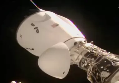 Екипаж 11 успешно се скачи с Международната космическа станция Международният