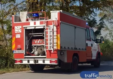 На място има дежурен екип пожарникари за да проследят дали