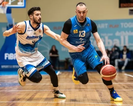 Академик със силен трансфер взе Асен Великов