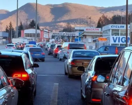 Засилен е трафикът на границата със Сърбия