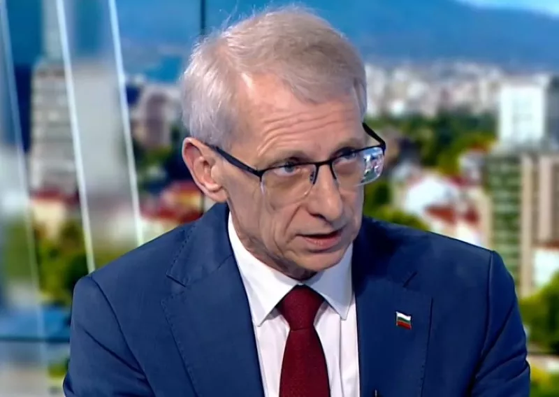 Денков: Абсурден е спорът между МВР и военното министерство за летателната техника за пожарите
