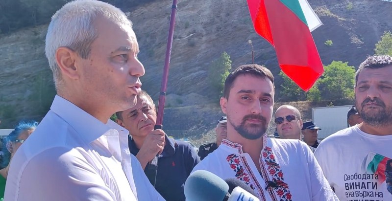 Костадин Костадинов на протеста на Маказа, полицията не допусна Тодор Батков - син да блокира границата
