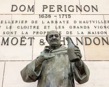 На този ден: Бенедиктинският монах Дом Периньон създава шампанското