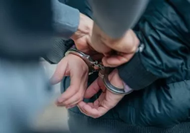 Двама души са задържани за грубо хулиганство в Районното управление