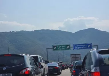 Катастрофа затруднява движението по автомагистрала Струма в посока Гърция съобщава NOVA Прочетете