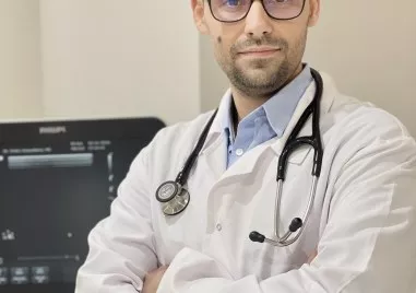 Кардиологът д р Динко Господинов от Отделението по кардиохирургия към УМБАЛ