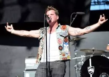 Легендарният рок певец Дейвид Роуч е починал на 59 годишна възраст след борба с агресивна