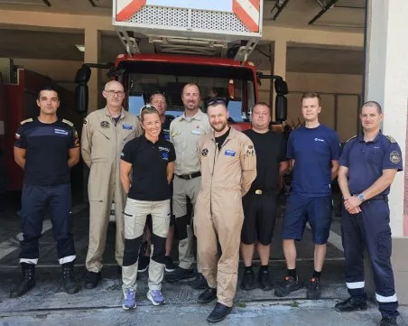 Екипът от Швеция дежури на летище 