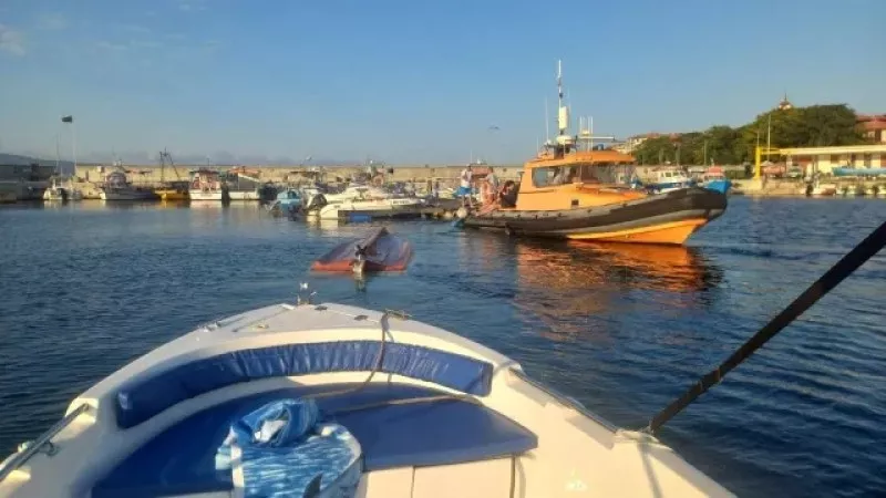 Лодка се преобърна във водите край Несебър, спасиха четирима души