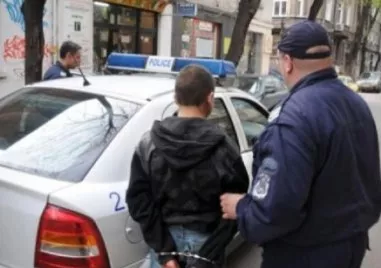 Дързък грабеж посред бял ден в Пловдив - мъж издърпа гривната да 25-годишна