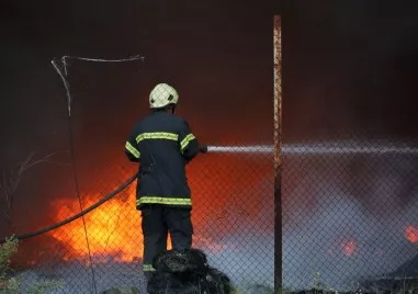 Огромният горски пожар в Сакар наближава две села - 15 пожарни и хеликоптери гасят огъня