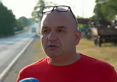 Шофьори на линейки негодуват че губят много време за административни