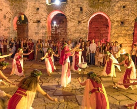 Древнотракийски култове пресъздават в гробницата край Старосел