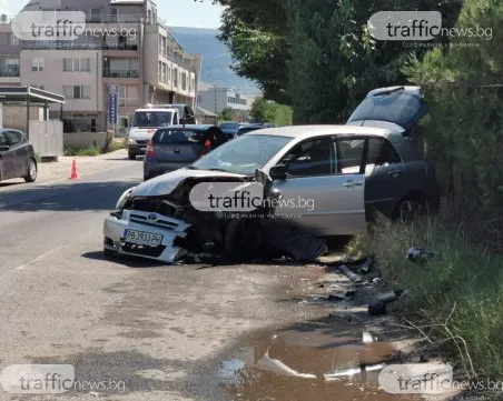Две коли се блъснаха в Кючука, откараха един от водачите в болница