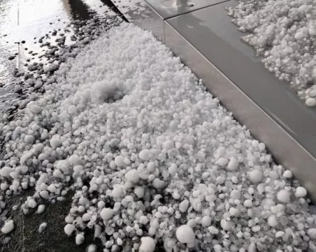 Градушка се изсипа в Доспатско, нанесени са щети по инфраструктурата и земеделската продукция