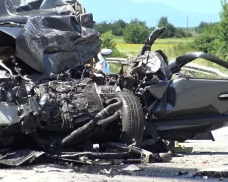 Мъж загина при тежка челна катастрофа във Варненско